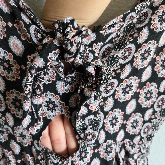 Patterned Romper - Picture 2 of 7